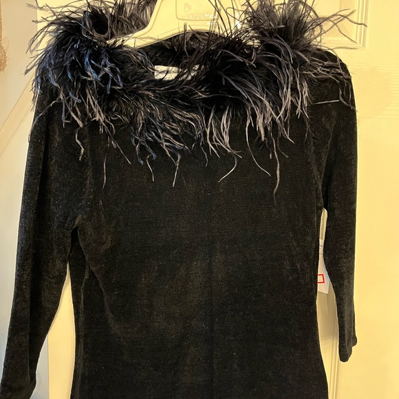 NWT Valerie Stevens Cheyenne Soft Sweater with detachable feather collar! - Picture 3 of 7